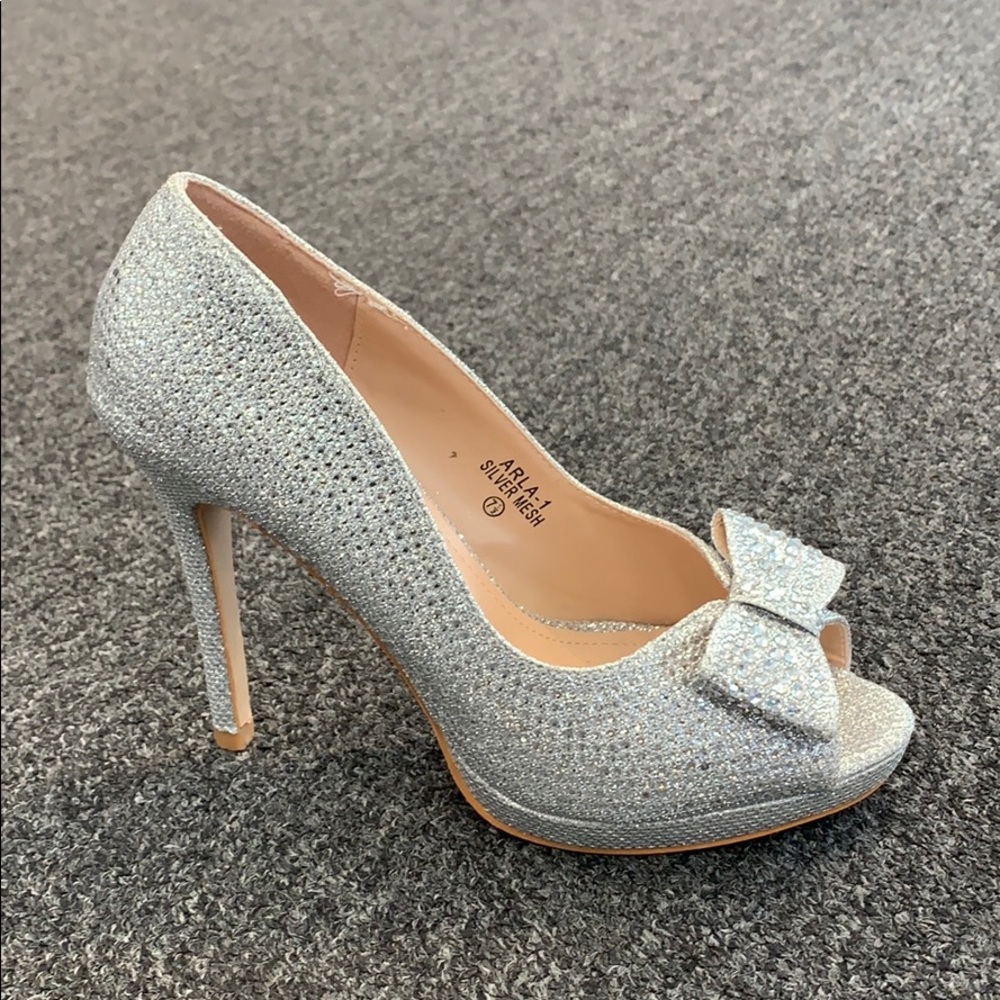 Bow Heels